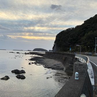 海岸沿いの国道。歩道が無い💧