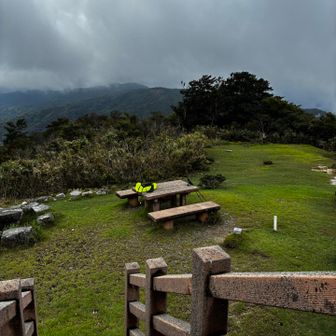 ベンチでおやつタイム
山頂は貸し切り