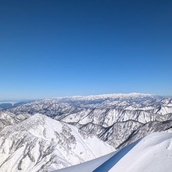 毎朝遠くに見える粟ヶ岳。
遂にコチラから見ることが出来ました✨
