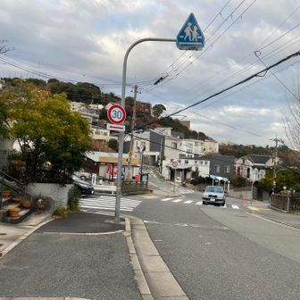 迷路のような苦楽園住宅街をロードランで帰ります。
どこに出るか解らんここの入り組んだ道は初めて来た人は100%迷います・・