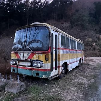 松田町には廃車のバスが放置？展示？
スクールバスっぽいカラーリング。