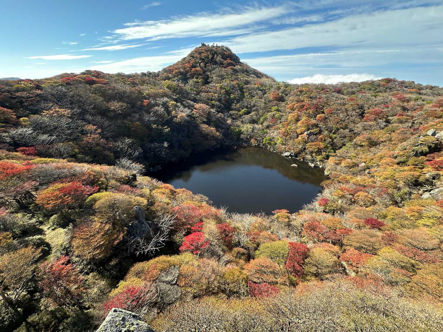 頂上から対面の岩に初めて登頂
こっから眺める大船山頂上もキレイですね！