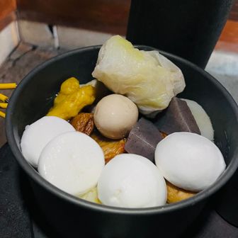 おでんを煮込みます