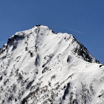 名残惜しい赤岳、2月20日より雪が増えたようです。、