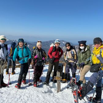 山頂でメンバー7名の写真を撮って頂きました🤗
ハーレム登山です🥰