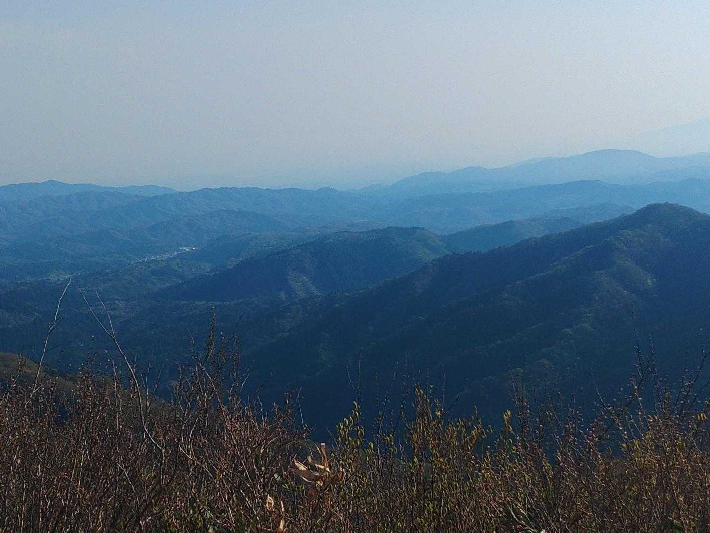 今まで 登ってきた 山々も ちらほら