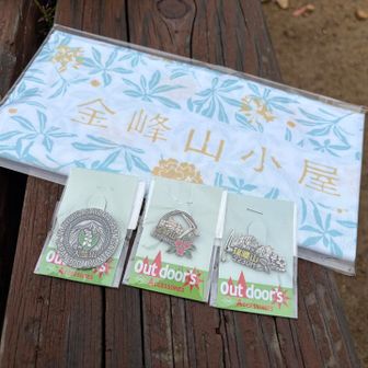 バッジゲット！
瑞牆山も、一緒にゲット！
昨日の入笠山も添えて！
手拭いも可愛かったのでゲット！