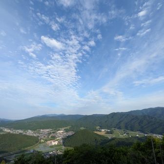 とても静かで空が綺麗だったのと最近山頂でゆっくりした記憶がなかったので長めに休憩。