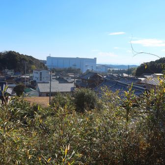 下山途中! 民家裏より･･･シャープ跡地を^^;撮影し、本日終了