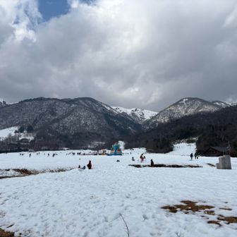 無事下山👍
最後の方は雪がベシャベシャなってて歩きにくかったー😖
雲がかなり出てきてるわ☁️