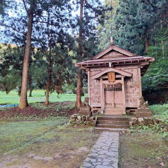 夕日が差し込む鳥坂神社