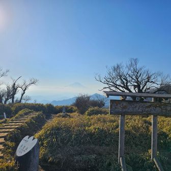 富士を崇める丹沢山ピーク。
さて、こっから一気に塔ノ岳を目指す！！