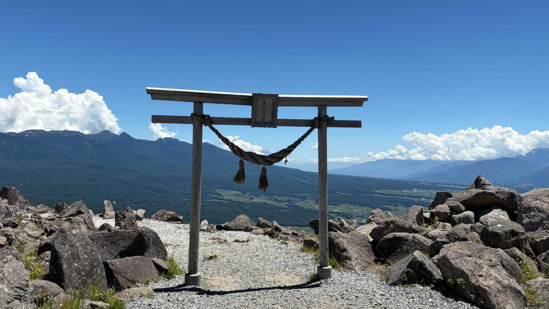 車山神社の鳥居から富士山を狙ってみた