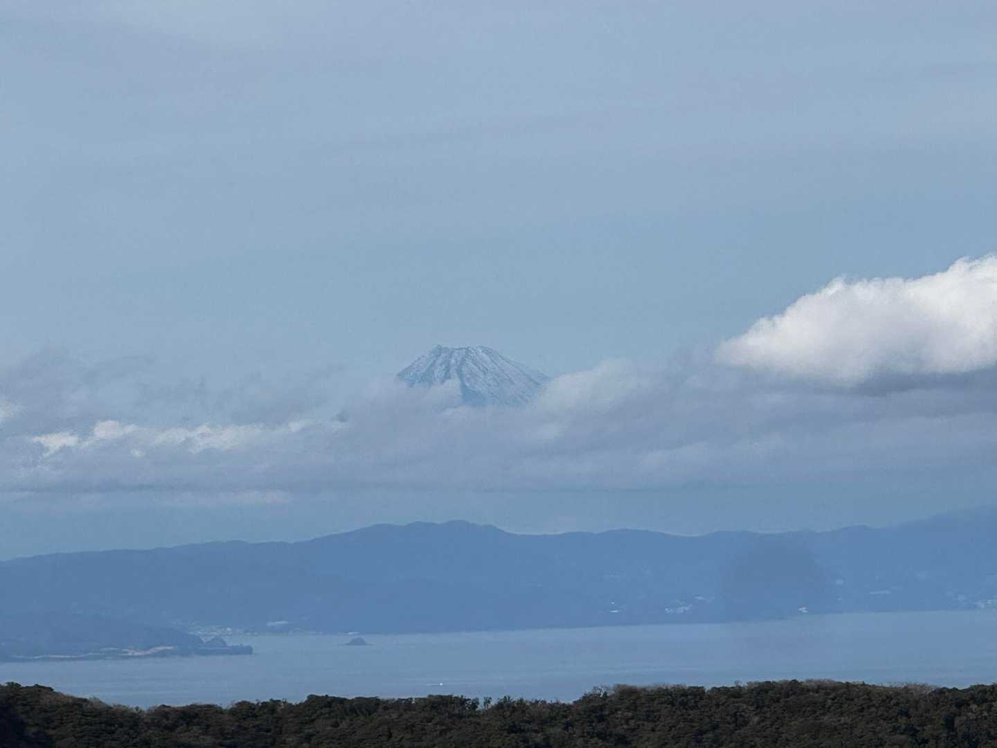 雲の上に富士山😍
