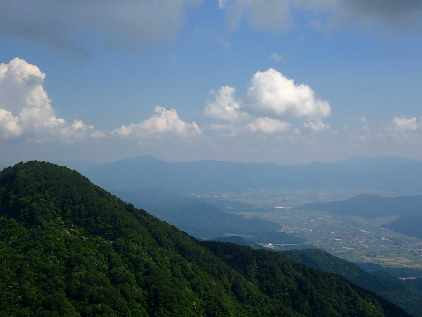 荒島岳。そして恐竜博物館。トトロなら飛んでいきます。近所だね。
