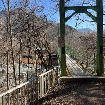 橋を渡って山行終了！本日も良き山行であったな。