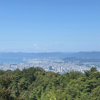 バクチ岩。ちょっと霞んでるけど良い天気☀️