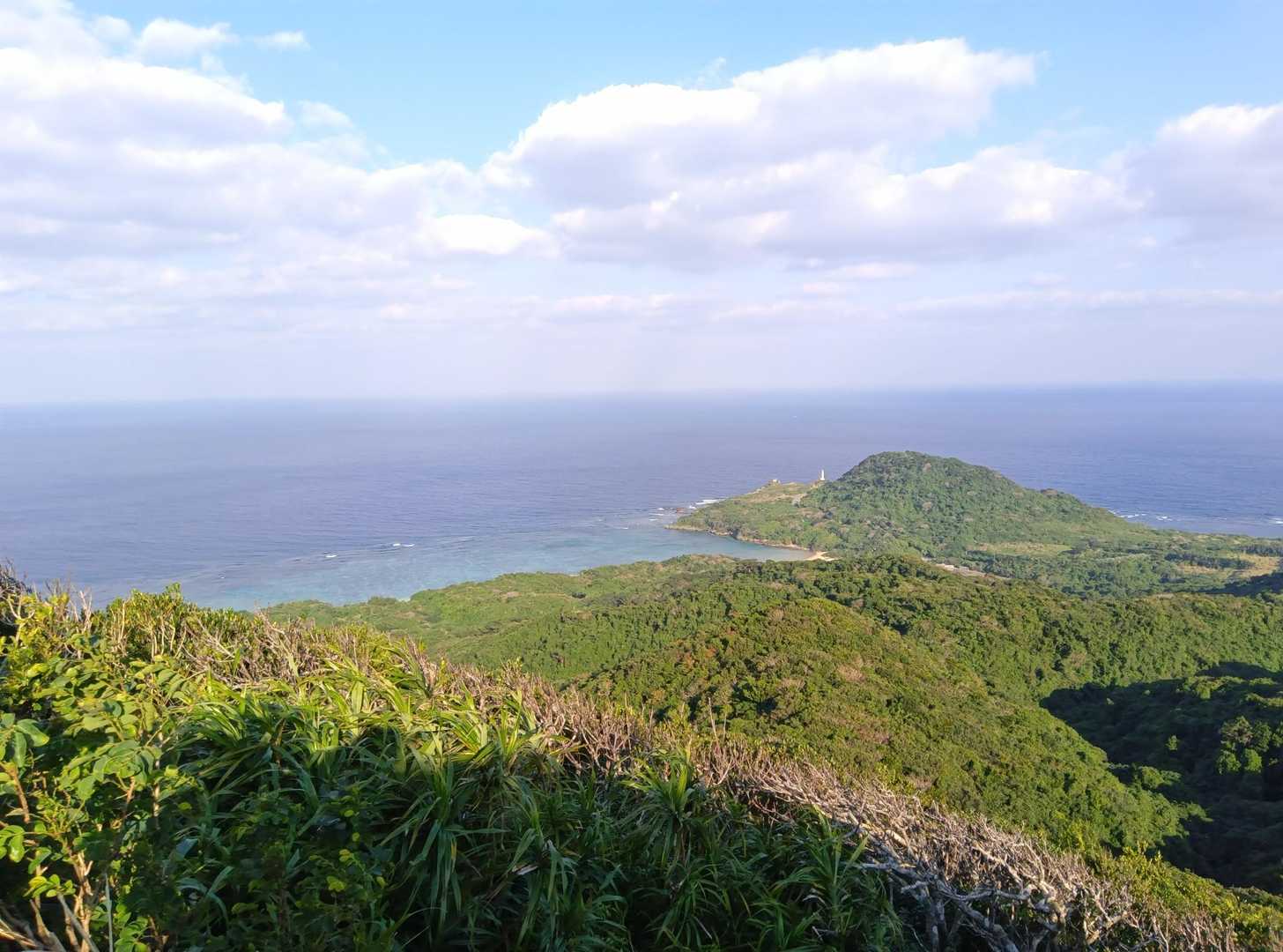 山頂直下にある展望スポットからの北方向の眺め。