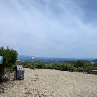 360°見晴らしの山頂広場
木陰はなし😂