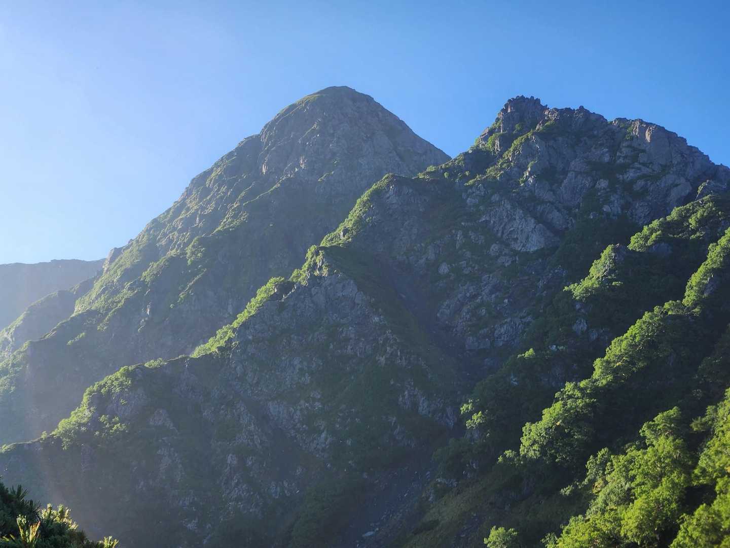 塩見岳往復 | 日本一高い峠から、南アルプスのヘソと呼ばれる絶景尽くしの百名山への写真