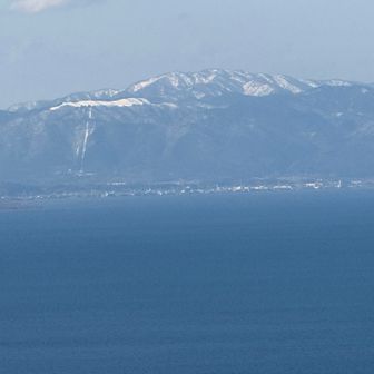 箱館山と三重嶽。