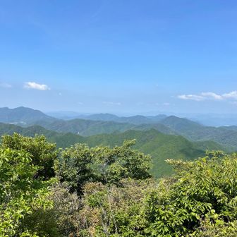 昨日は暑くて景色を撮るでもなく、さっさと下山したけど、ナイスビューです👍
