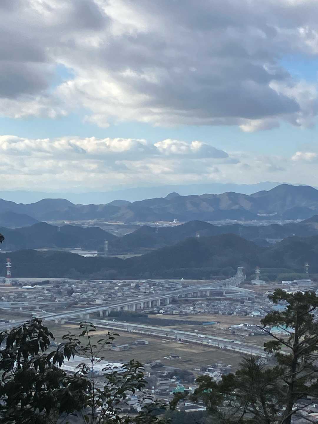 左/舟伏山、中/金華山、右/百々ヶ峰