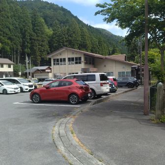 駐車場はほぼ埋まっていました