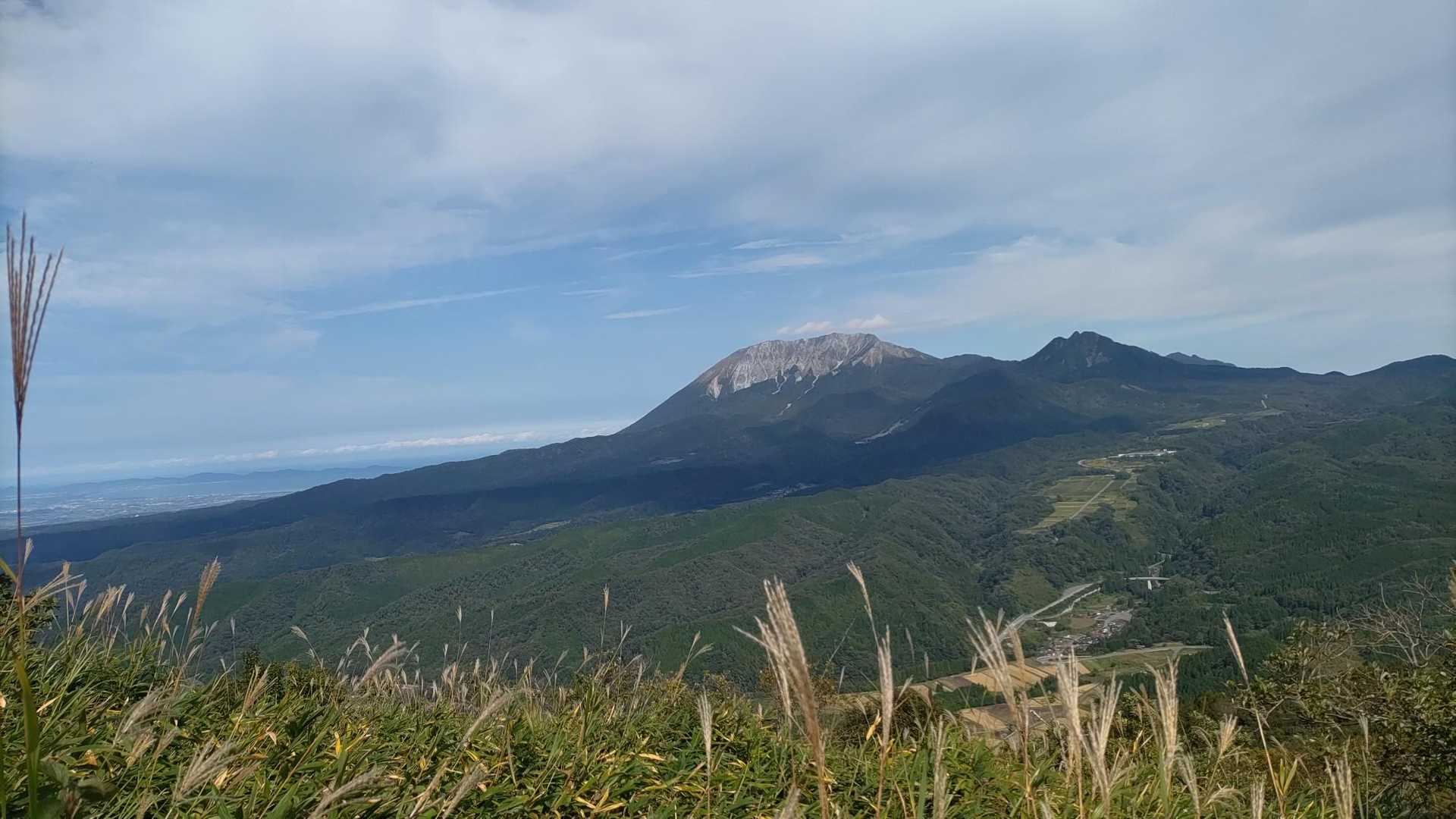 三平山登山口-三平山-穴ヶ乢-朝鍋鷲ヶ山-朝鍋山登山口 縦走コースの写真