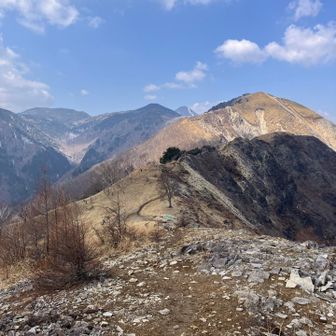 こっからは最高の稜線歩きじゃ。