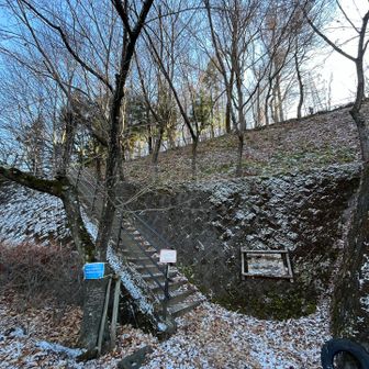 少しだけ雪が残っていましたが、スニーカーでも問題なし。