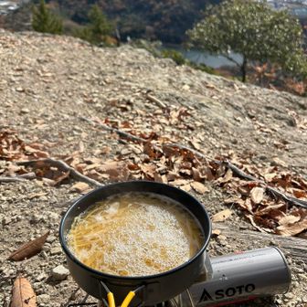 まずはパスタを茹でて