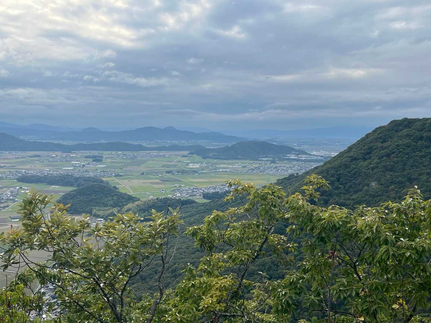 登って来たルートを振り返り。