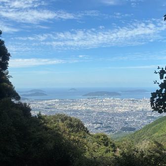 山頂からの眺め。志賀島の向こうまでよく見えた！