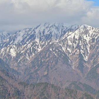 蓮華岳は山頂だけ雲隠れ