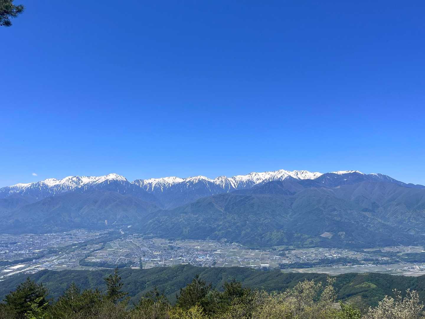 山頂からの景色✨
こちらは中央アルプスがズンララ〜❣️
素晴らし過ぎる！🤩🤩🤩