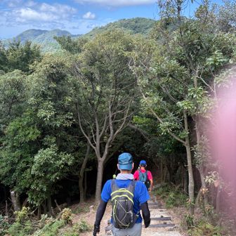 休憩の後は旅伏峰へ