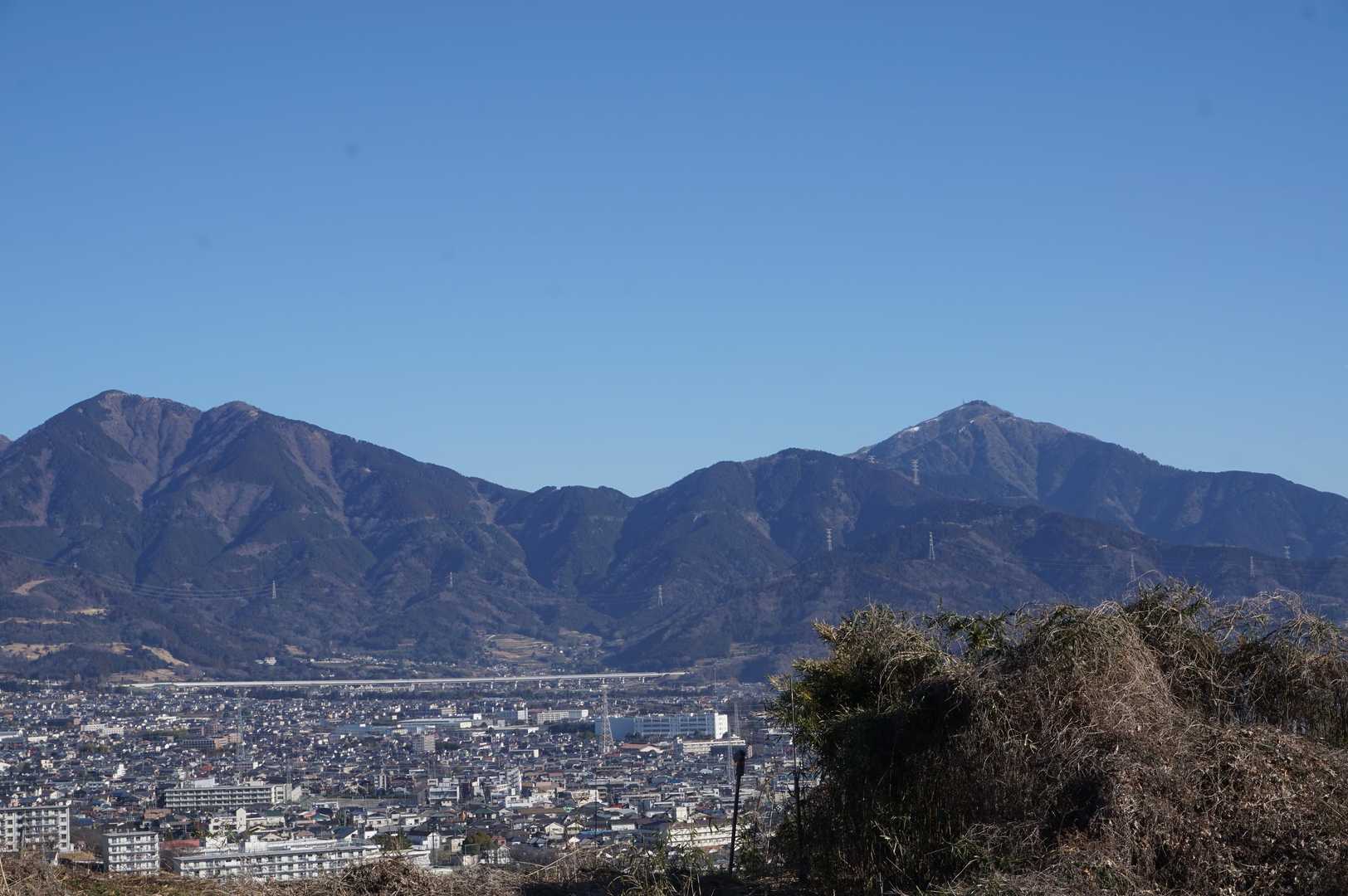 塔ノ岳よりも低い大山だが、その存在感は大きい。武甲山を初めて見た時にも大山を思い出した象徴的な山だと思う