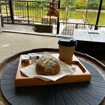 Re-encounter さんで、あんバターマフィンをいただいたました😋