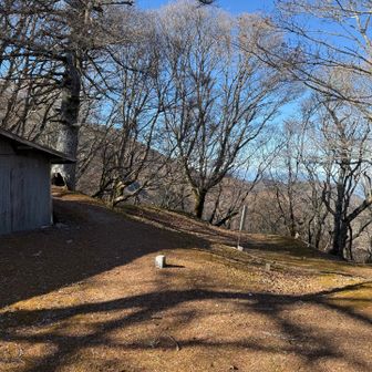 御坂峠に到着👏
茶屋があったが、今は何もない…
時代の流れ🤔