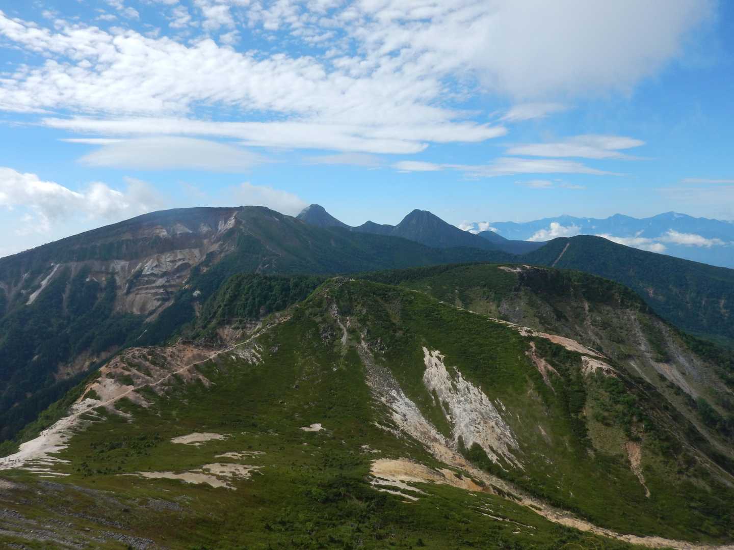 南八ヶ岳の眺望
左から硫黄岳～赤岳～中岳～阿弥陀岳