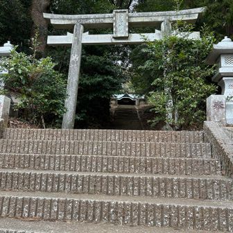 白鳥神社⛩️の上に頂上があります
