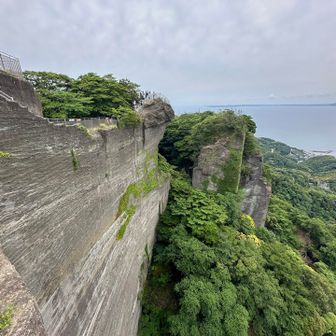 インバウンド感もあって以前とは違ってきた鋸山。外国人にも鋸山の良さがバレたみたいです😅