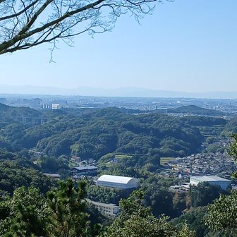 おお、素晴らしい。物見岩からの眺望も角度が変わって名古屋方面が良く見えます。