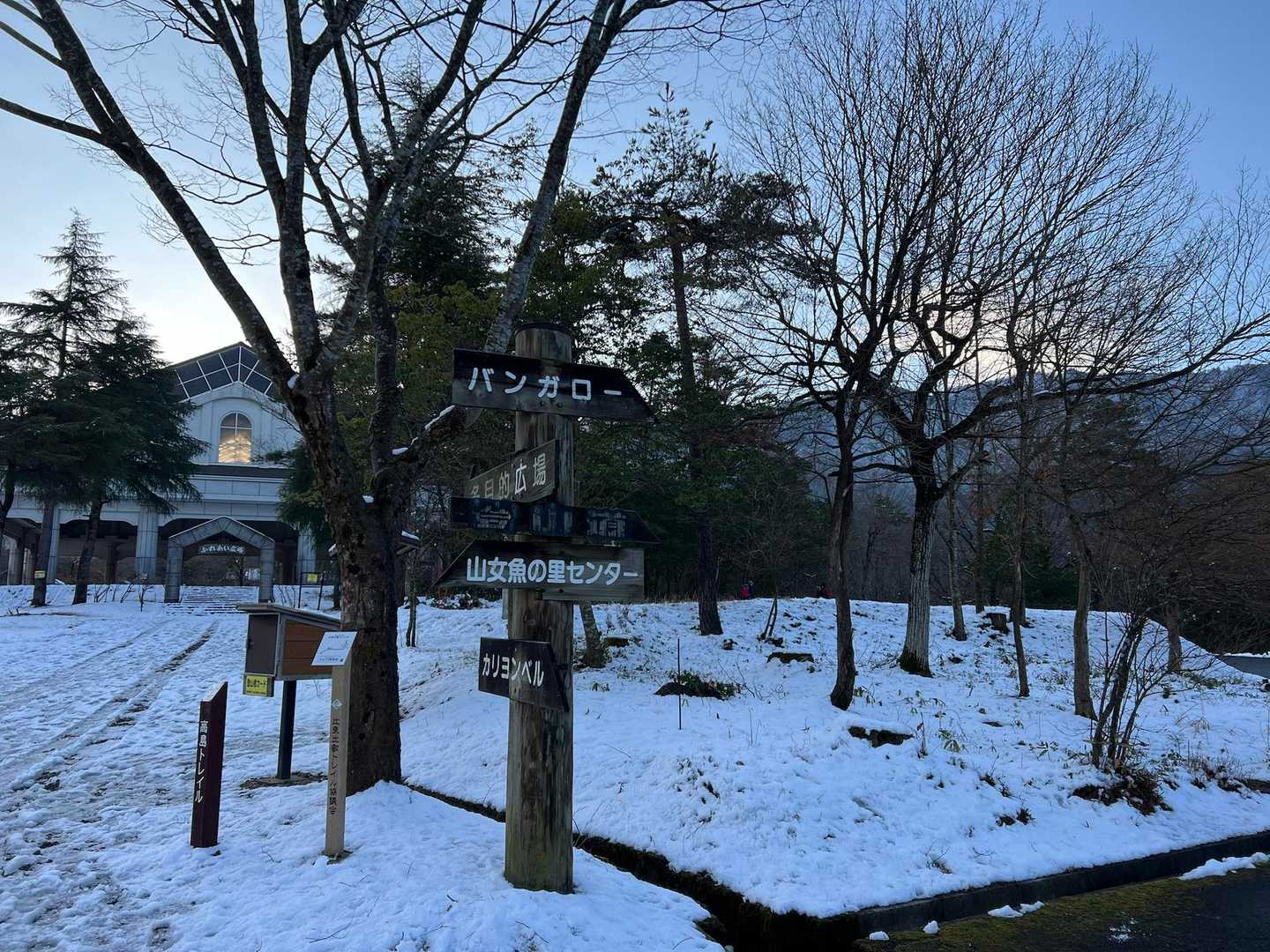 では、バンガローの方に進んで
登山口を目指します