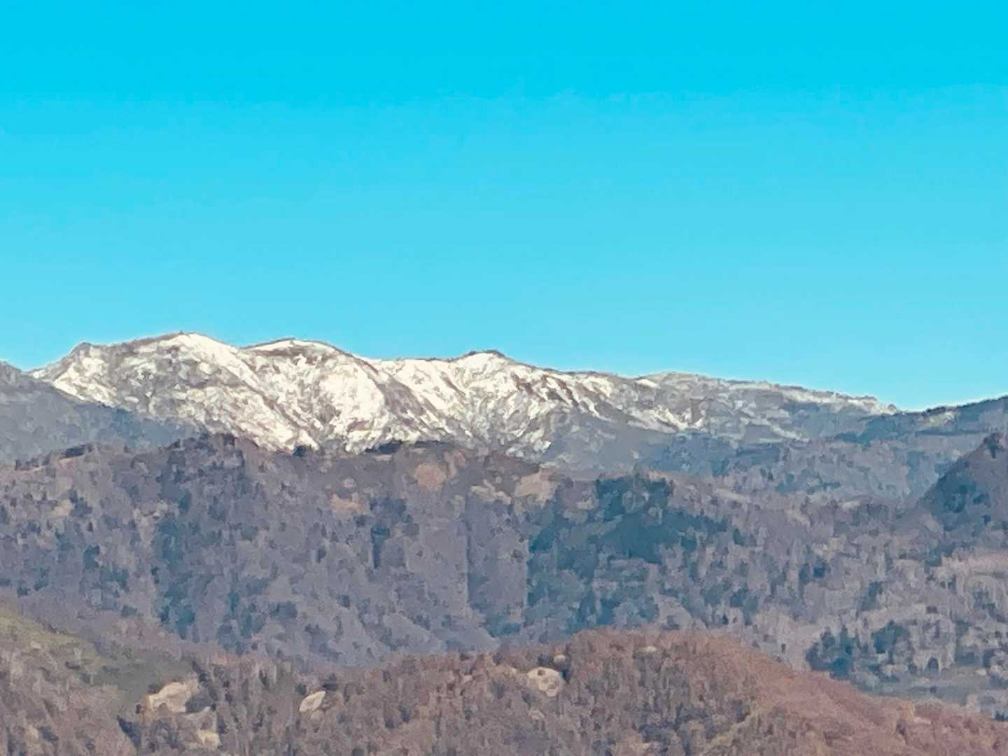 毛越国境は雪山になった