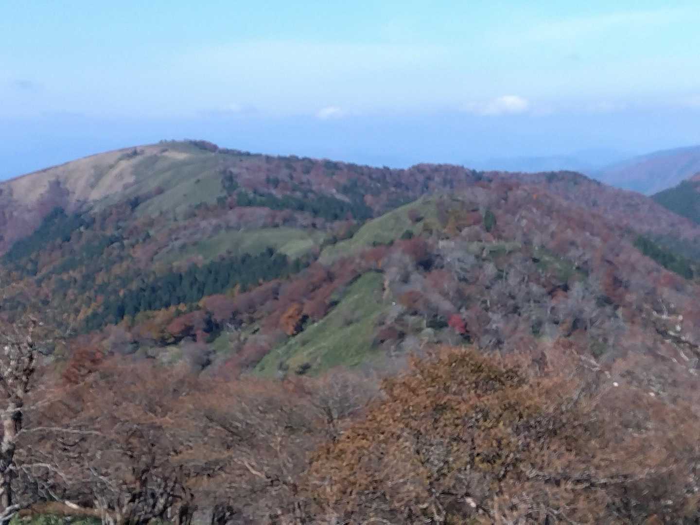 最後に登る駒の尾山の稜線も素敵で