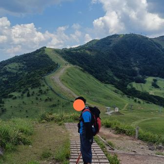 いいお天気ですが、時々雲が太陽を隠し、影になる。暑いので、恵みの雲です！