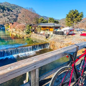 
華やか賑やかな【渡月橋】からはちょい外れた 小さな橋
ココの静かなんが好きやねん😊 

本日の相棒❣️レンジャー's ロード1号機も入れる

ロード2号機 🚲 ロード3号機 🚲も持ってる 昔から自転車もマニアであるレンジャー
