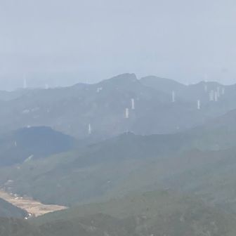 ガスガスの向こうに
さっき登った次郎丸嶽
